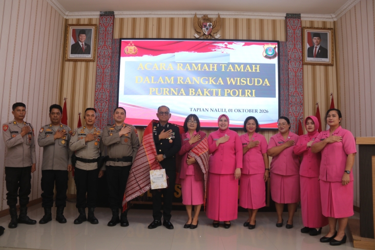 Akhir Pengabdian, Polres Humbahas Lepas Kompol Manson Nainggolan Purna Tugas.