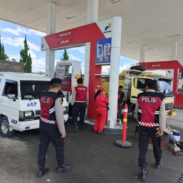 Sat Samapta Polres Humbang Hasundutan Laksanakan Patroli Rutin Cegah Gangguan Kamtibmas dan Pantau Stok BBM.